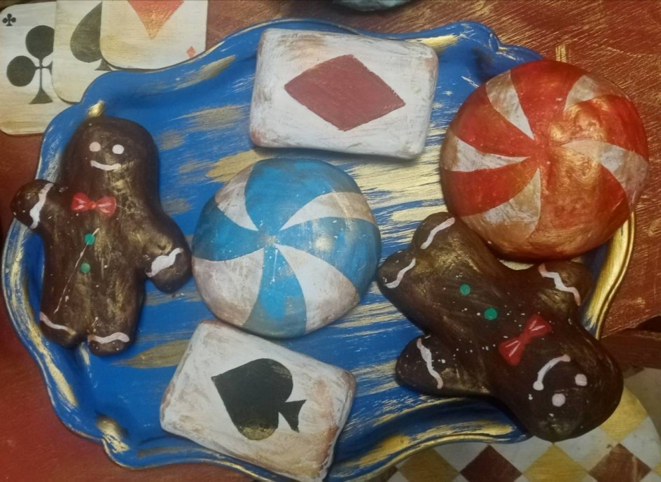 Новогодние печенья "Съешь меня" посвящённые Алисе в стране чудес