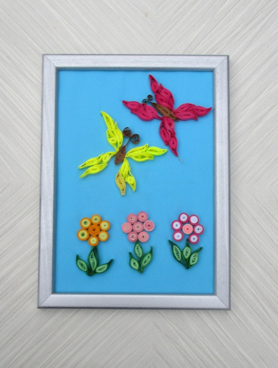 Дружные бабочки играют
