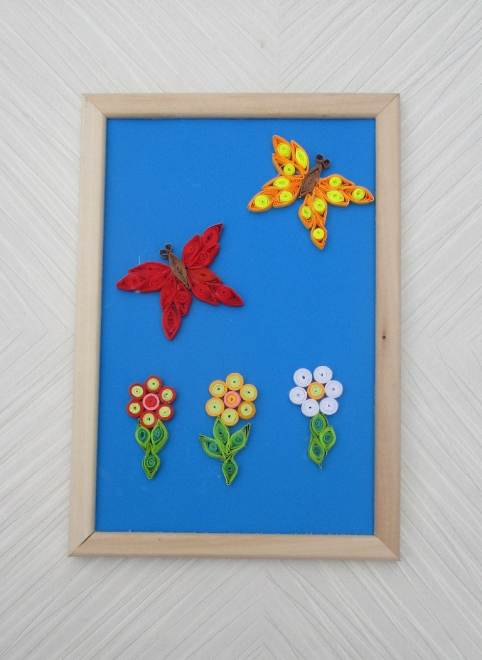 Дружные бабочки играют