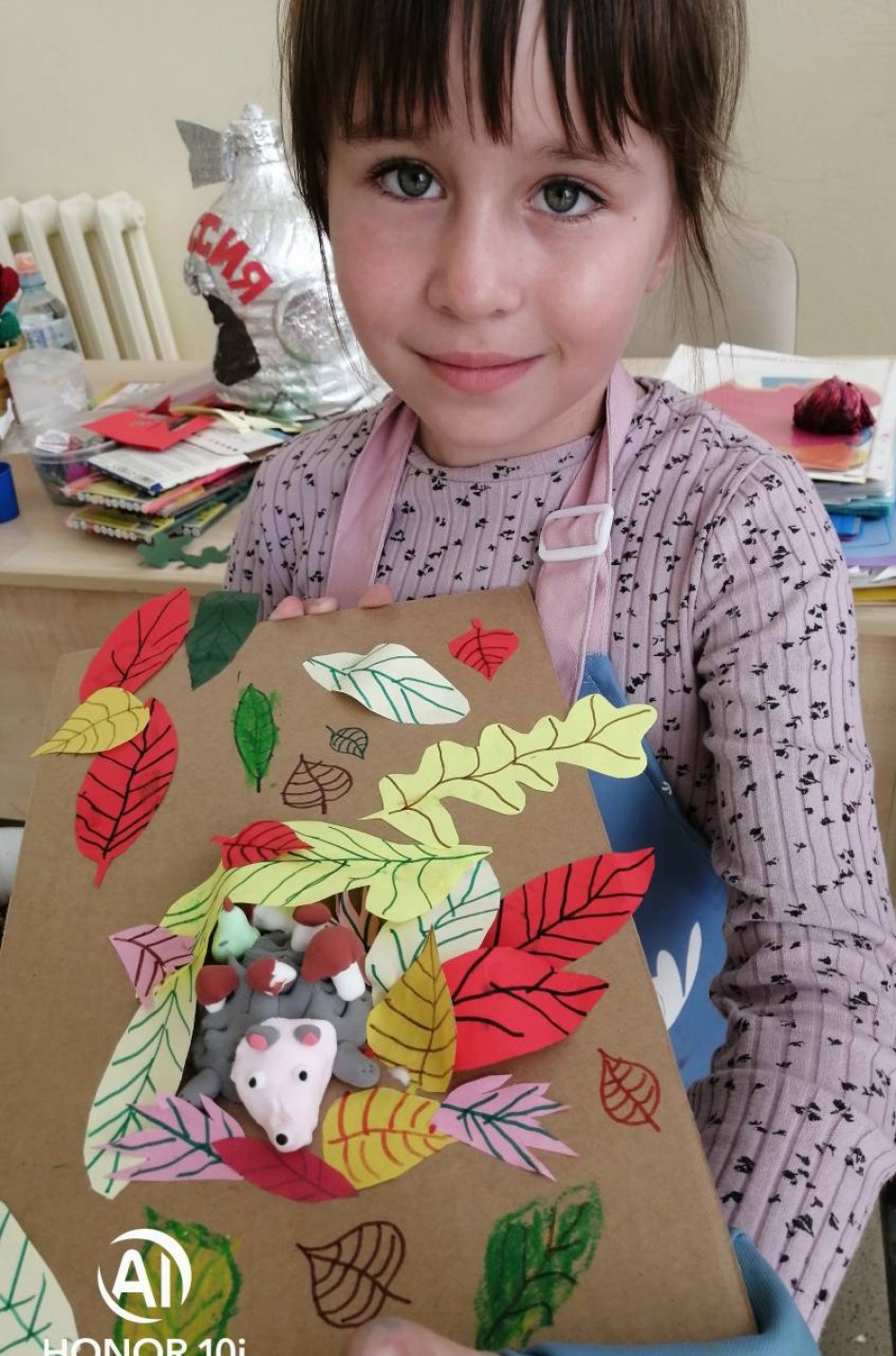 "Южик в норке из листьев"