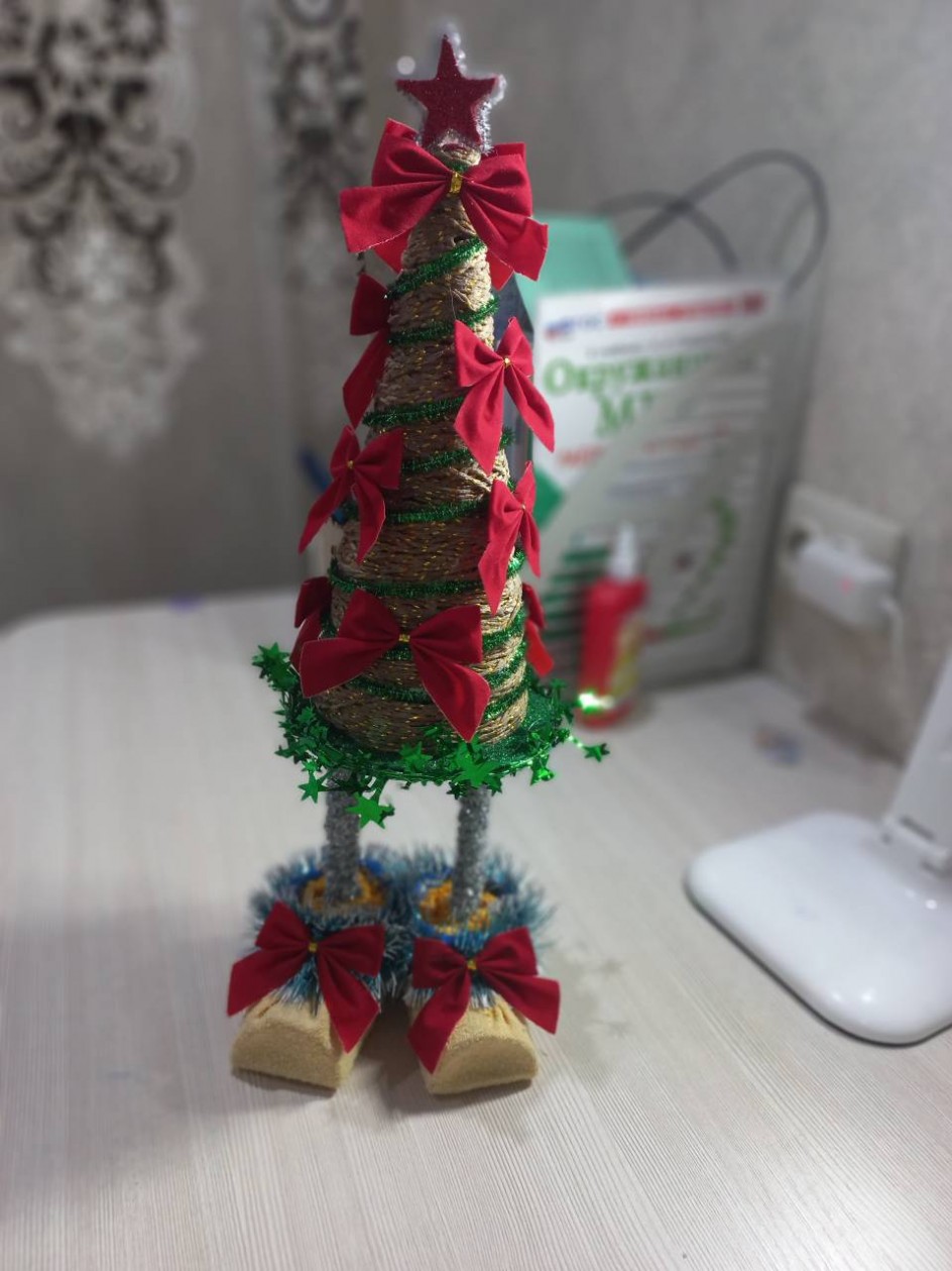 Елочка зажгись
