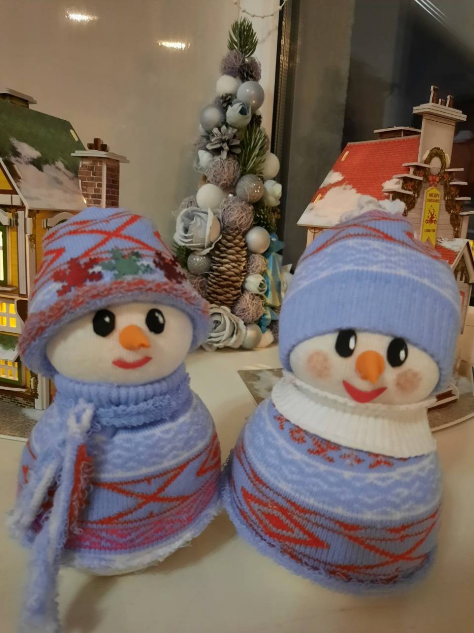 Веселые снеговики
