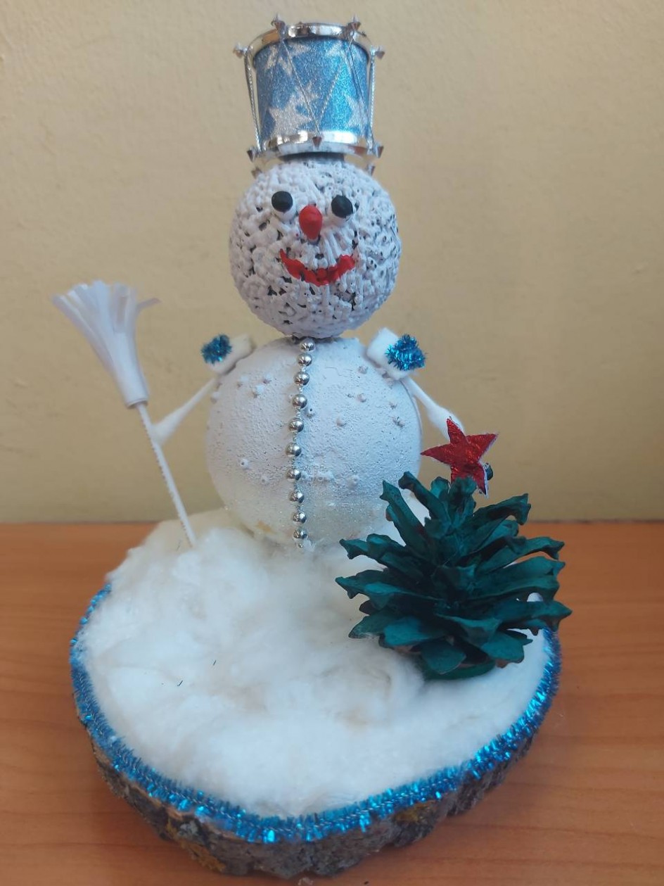 Новогодний снеговик