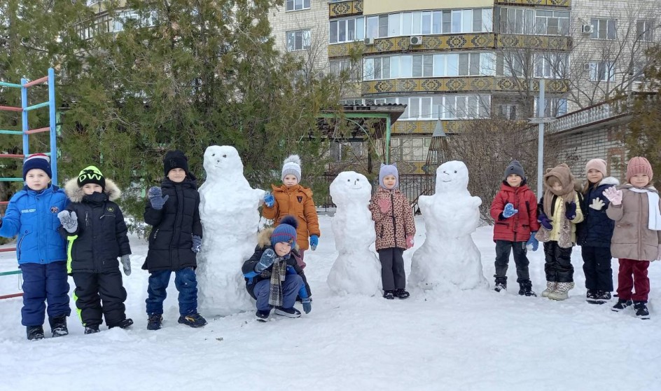 "Семья снеговичков"