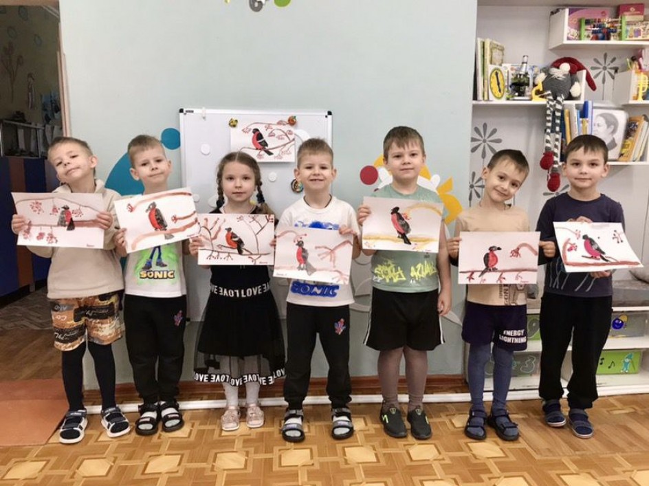 Сидят на ветках снегири, сияют словно фонари