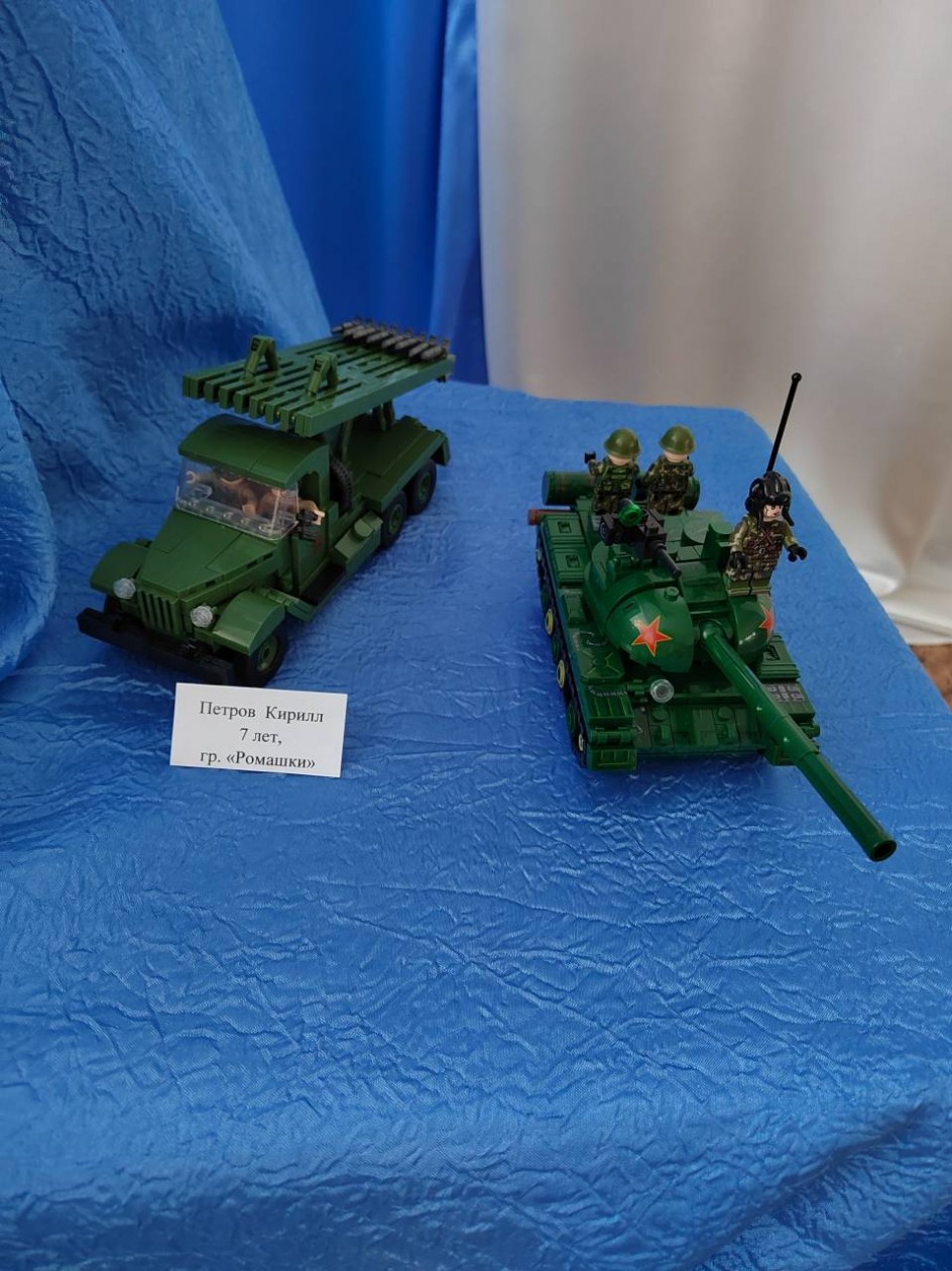 "Парад военной техники"