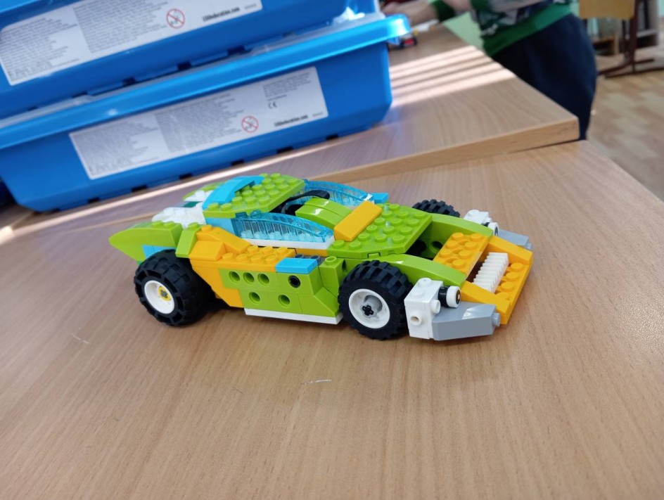 "Спортивная машина"