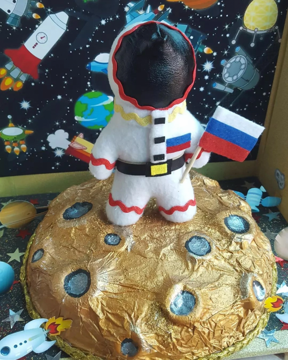 Полет на луну к звездам.