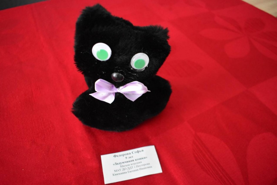 задумчивая кошка