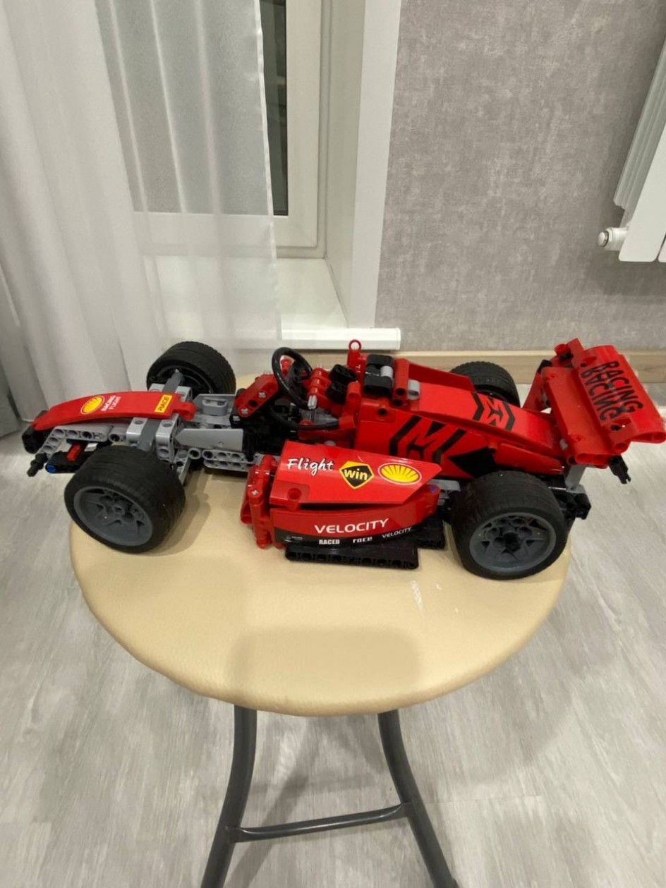 Гоночный автомобиль