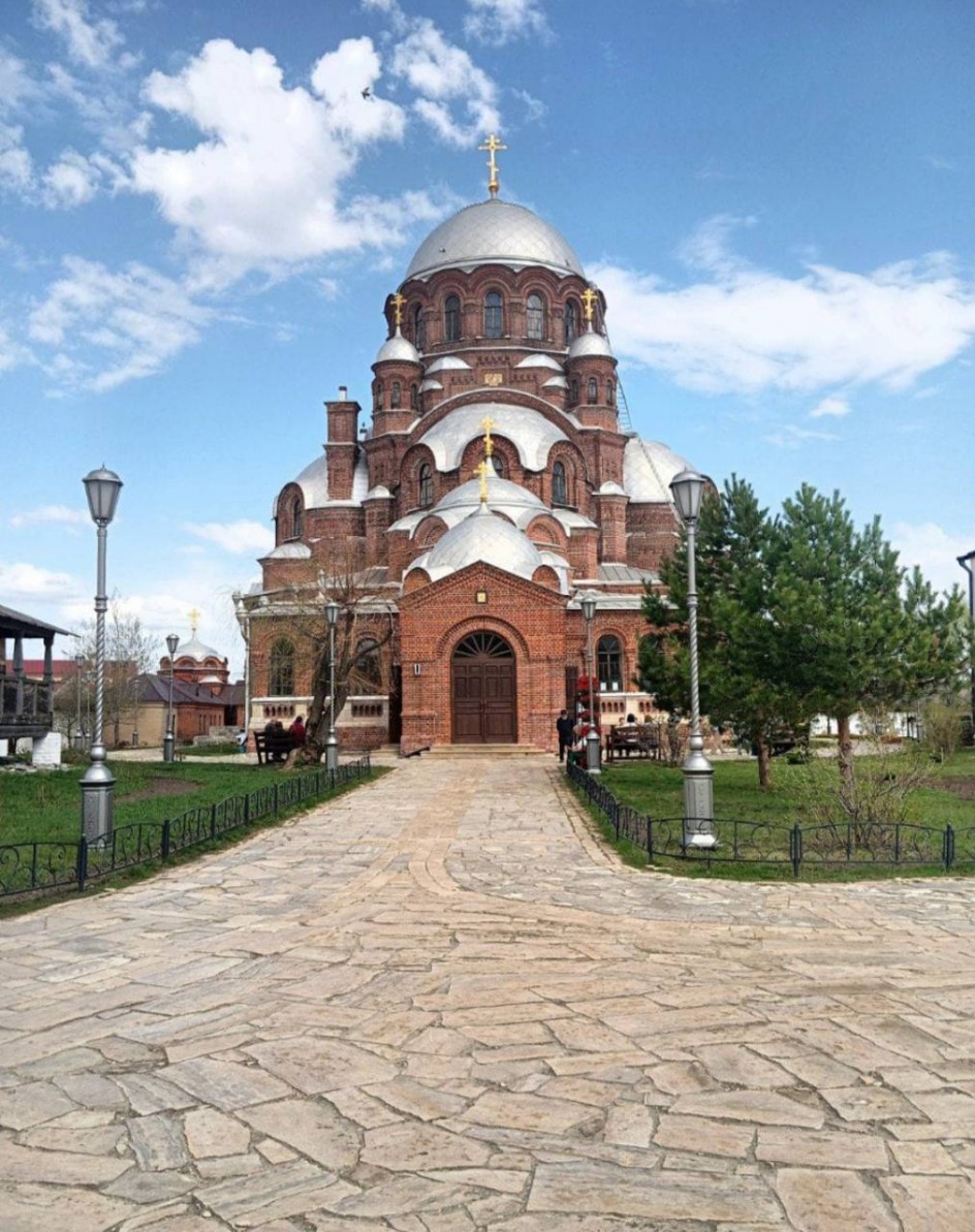 Собор Богородицы под весенним солнышком