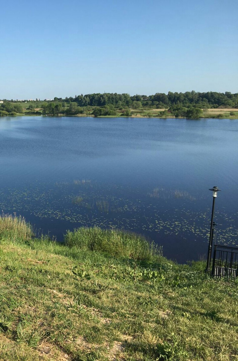 Вода нам очень нужна .