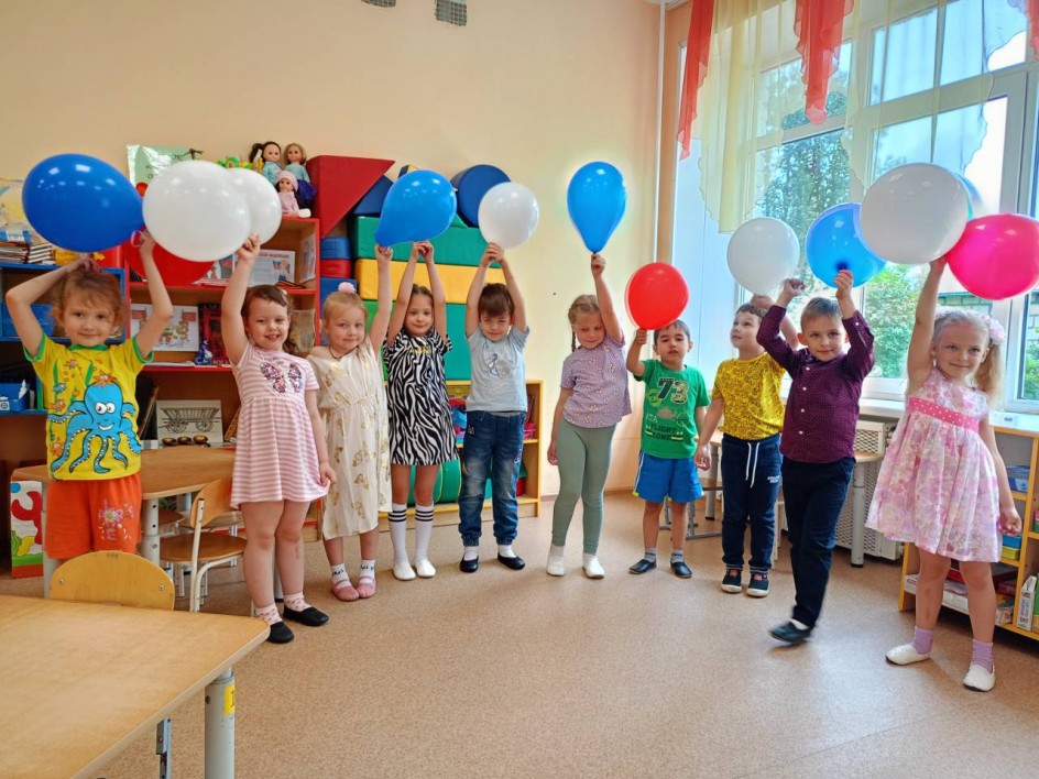 Мы живём в России
