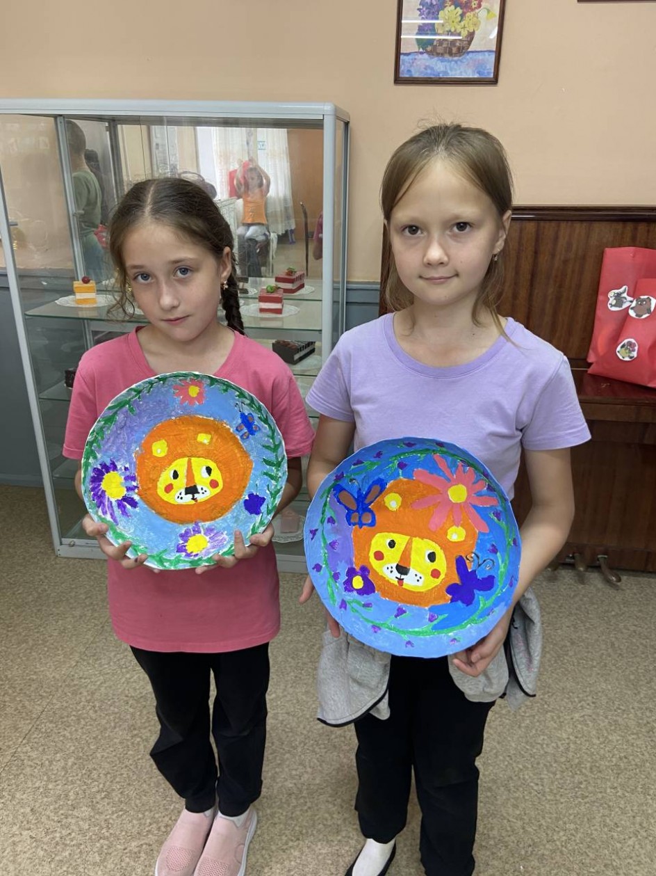 Роспись тарелки из папье-маше