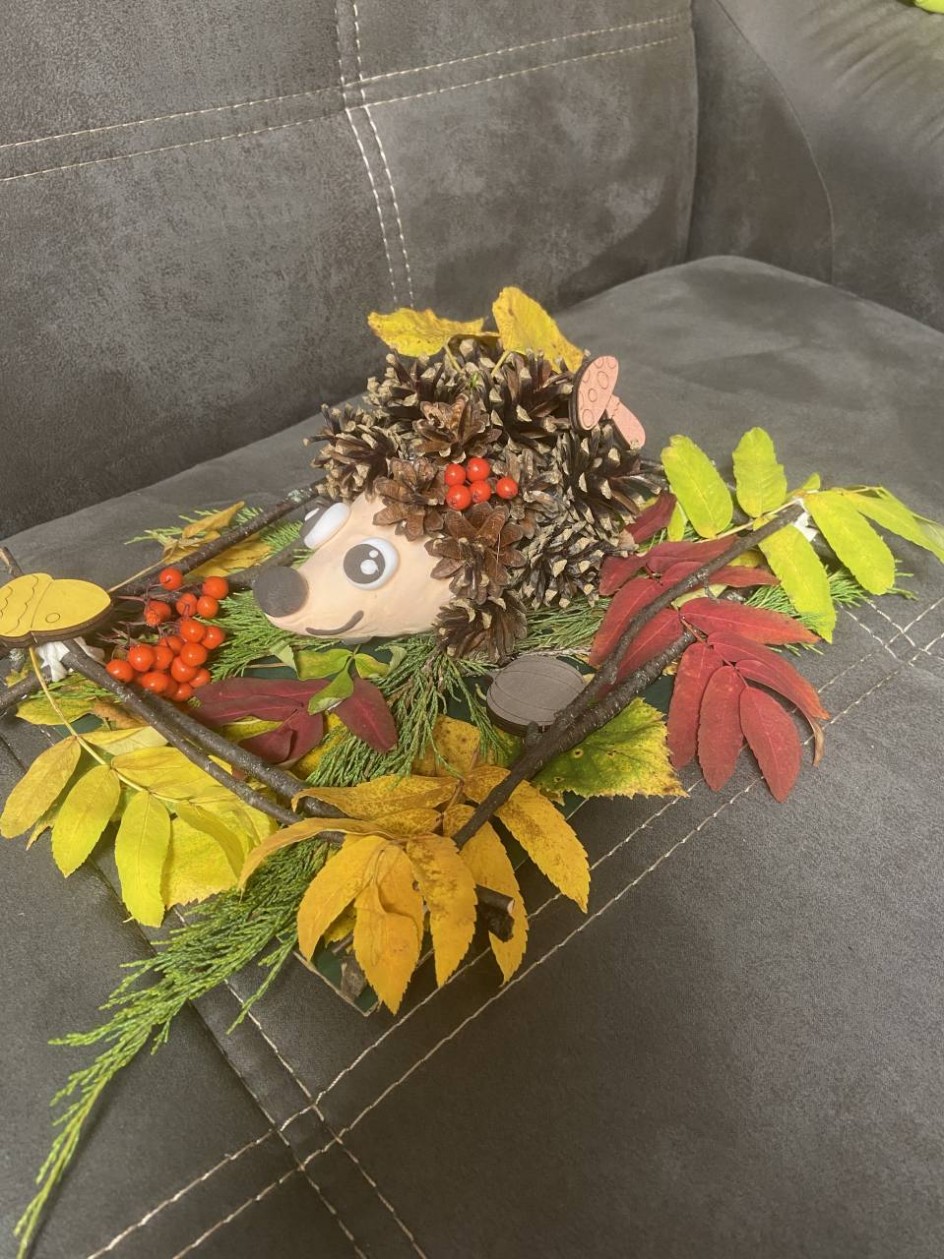 Ежик в осеннием парке