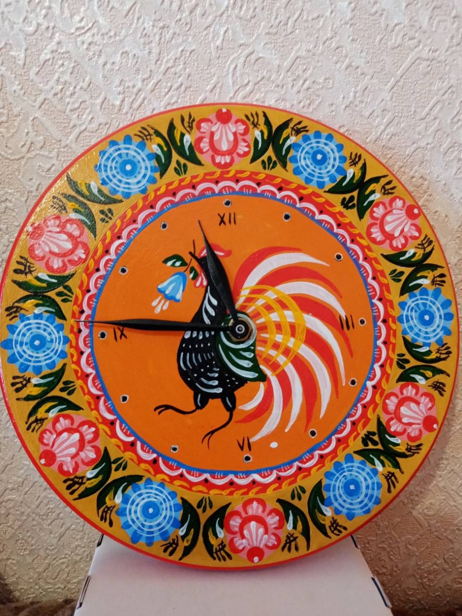 Часы. Городецкая роспись.