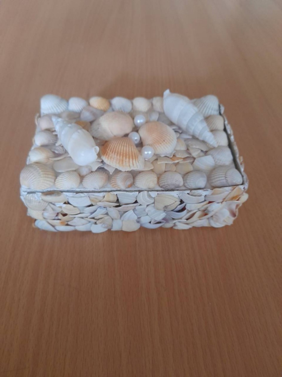 Шкатулка, декорированная ракушками